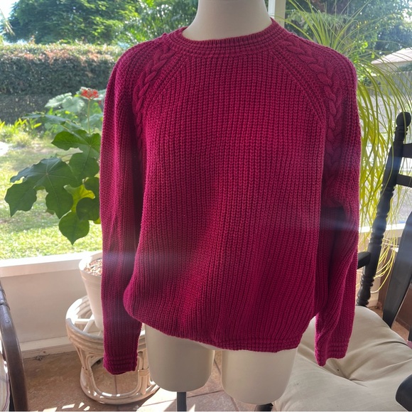 Vintage Sweaters - Vintage Women's Crew Neck Sweater - Pink